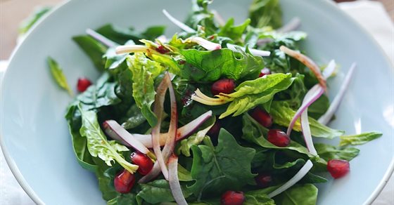 Salad rau bó xôi màu cọng tím hữu cơ ngon mát lành