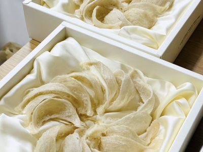 Yến sào nguyên tổ rút lông khô Kim's Nest được thu hái ở nhà yến ghềnh đá đĩa Phú Yên