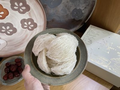 Hình ảnh tổ yến của Kim's Nest chụp trong nhà không qua chỉnh màu, hay chỉnh app