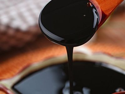 Cao gội Mộc được nấu từ dược liệu thiên nhiên theo phương pháp nấu cao truyền thống Đông Y